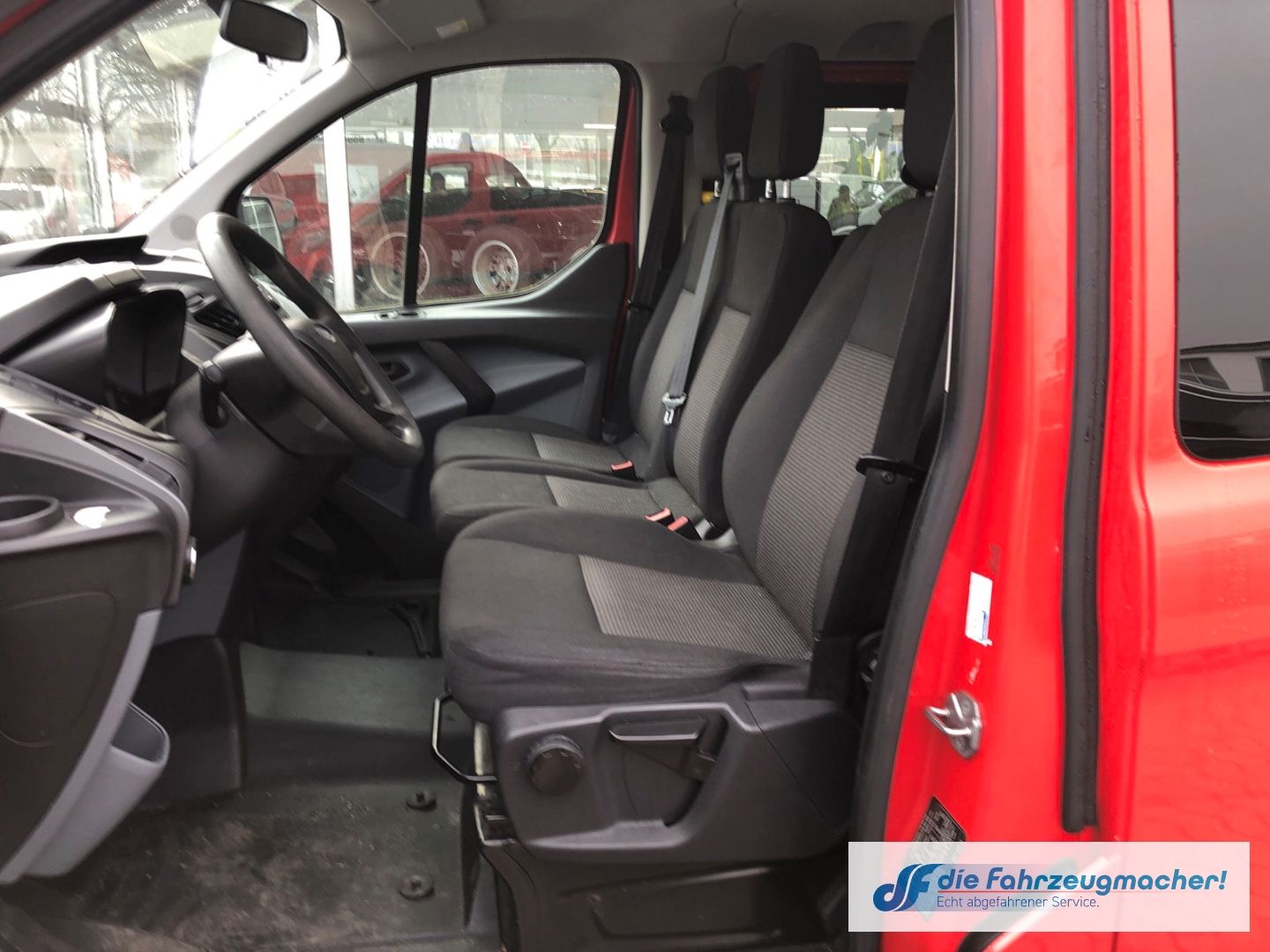 Fahrzeugabbildung Ford Transit Custom Kombi 300 L1 2.2 TDCi *2271 Expor