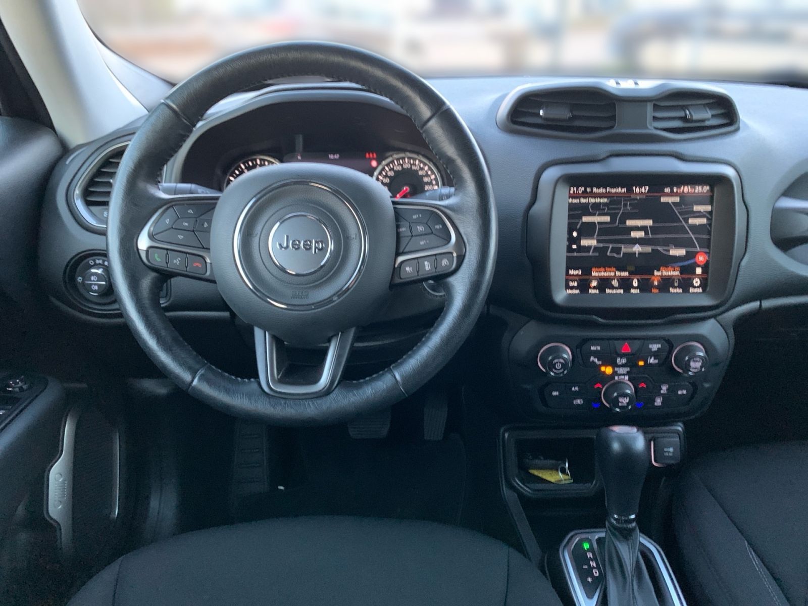 Fahrzeugabbildung Jeep Renegade 1.3 T-GDI Automatik Limited Navi AHK 1H