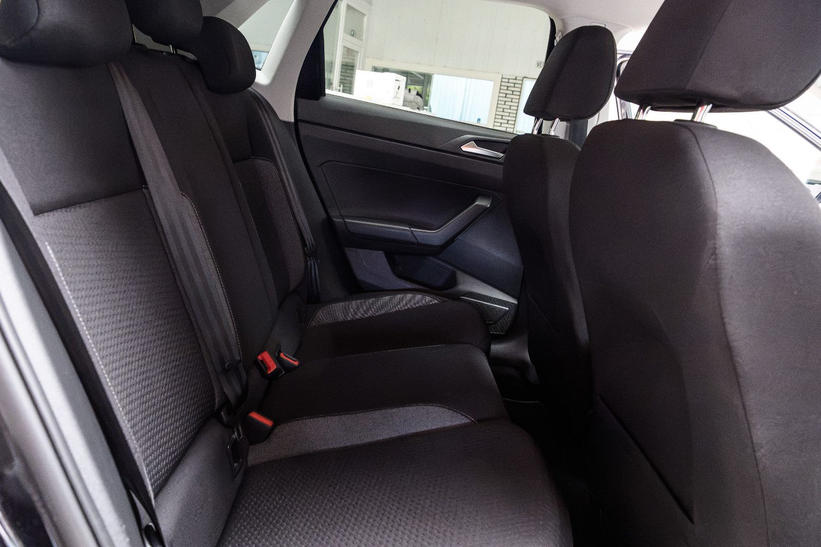 Fahrzeugabbildung Volkswagen Polo VI Life +Sitzheizung  +Allwetter