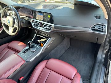 BMW 330e XDRIVE A Luxury Line Head-Up HiFi DAB LED