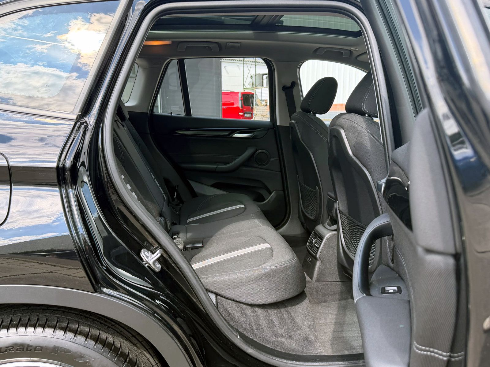 Fahrzeugabbildung BMW X1 xDrive25e Advantage ACC KAM PANO LED SHZ NAV