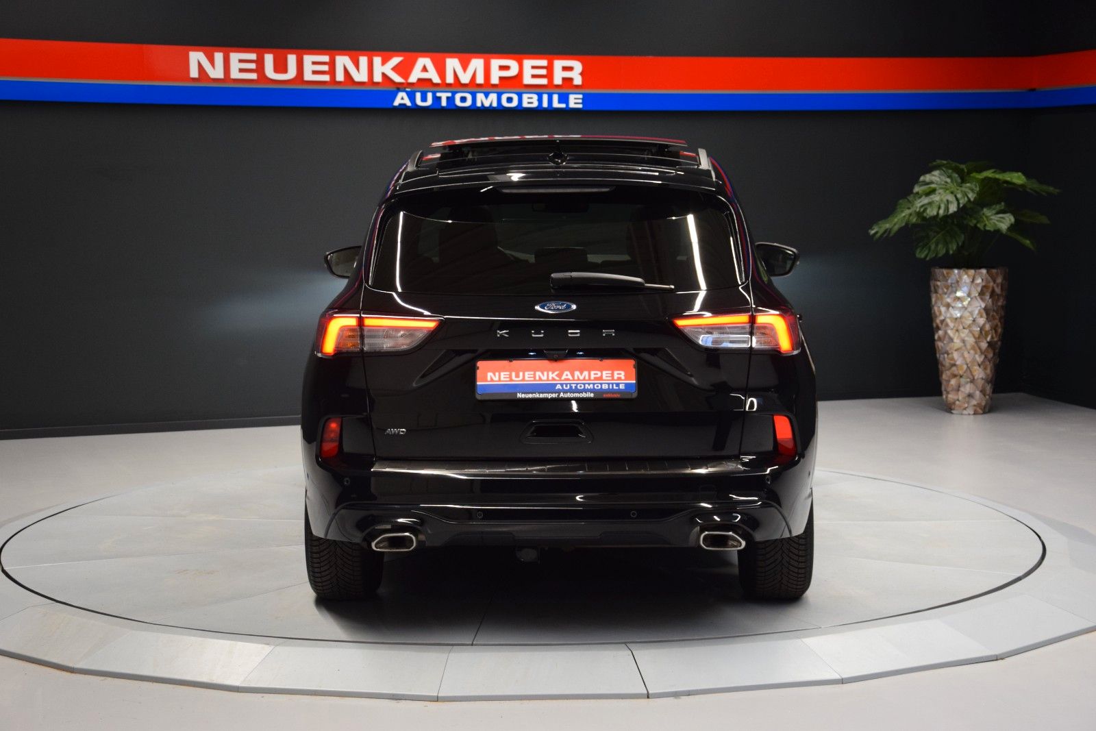 Fahrzeugabbildung Ford Kuga ST-Line X Pano HuD Leder ACC Kamera B&O Amb