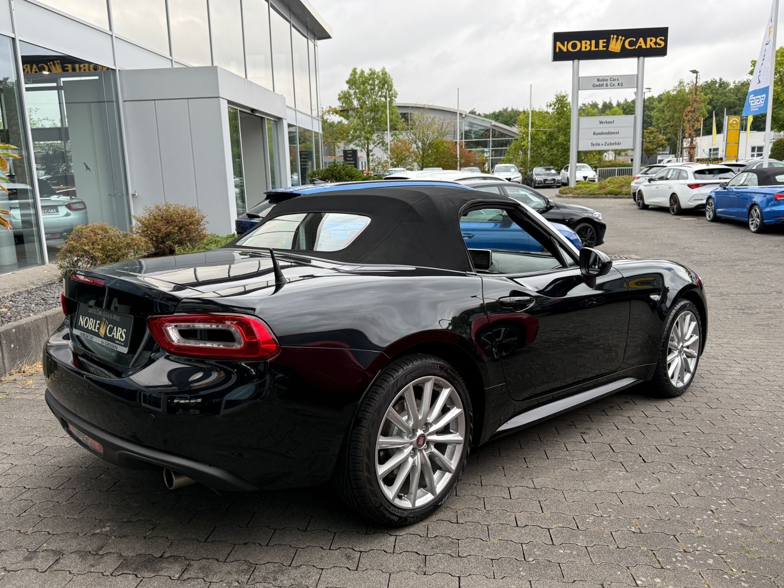 Fahrzeugabbildung Fiat 124 Spider Lusso KAM LED NAVI