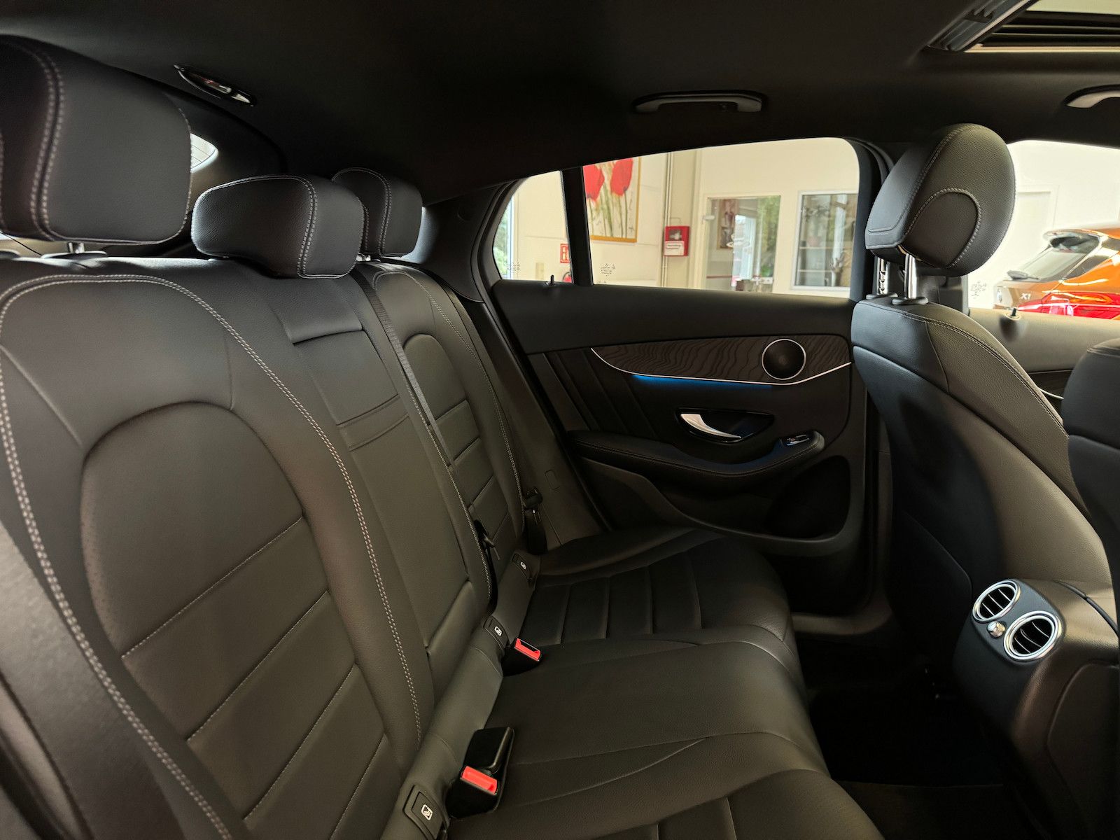 Fahrzeugabbildung Mercedes-Benz GLC 250 Coupe AMG/LED/Distronic/S-Dach/Memo/360°