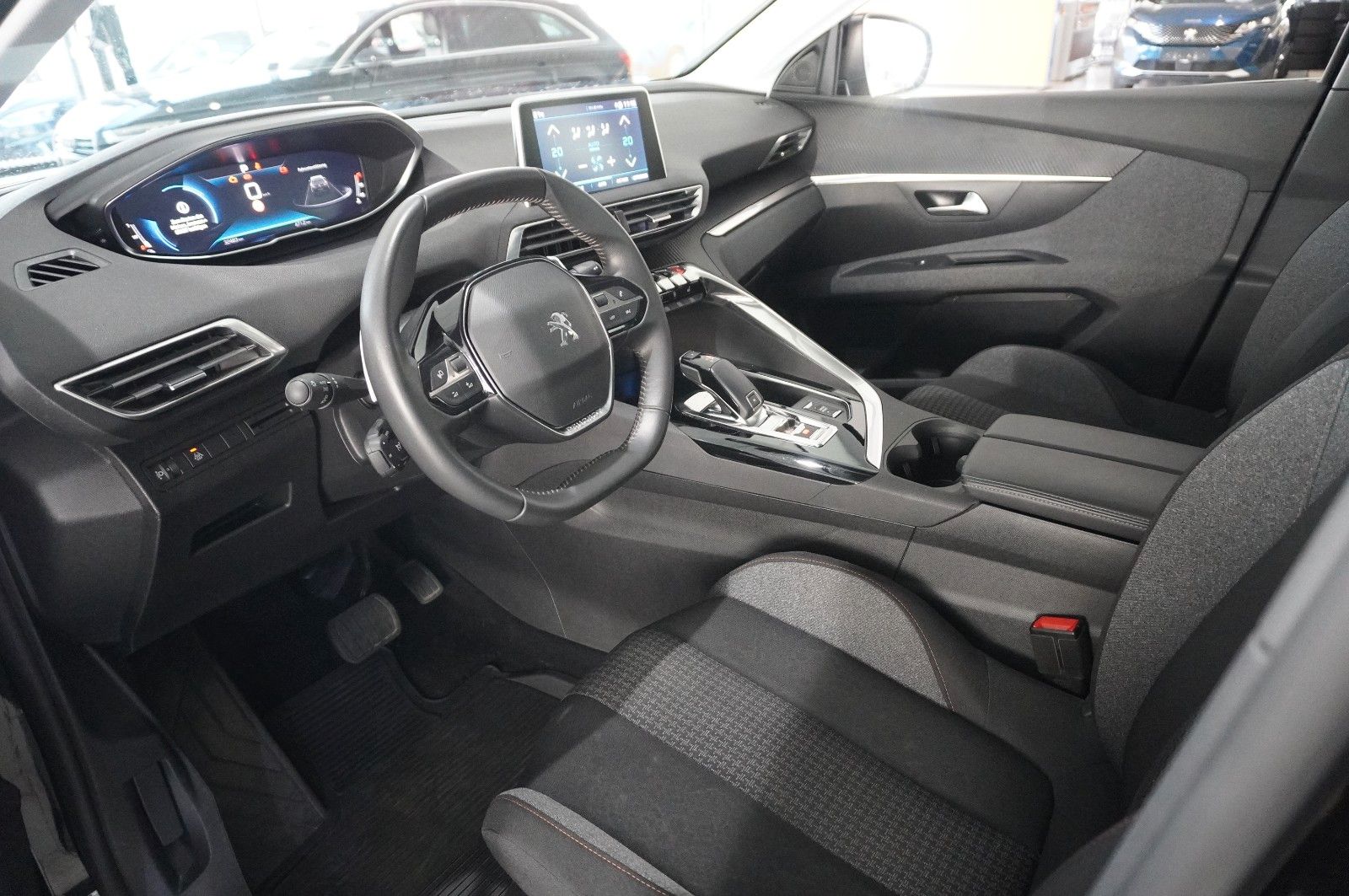 Fahrzeugabbildung Peugeot 5008 1.2T ACTIVE PACK 7-SITZ NAVI/LED/KAMERA/DAB