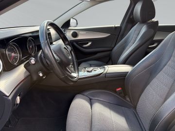Mercedes E 220 - 12