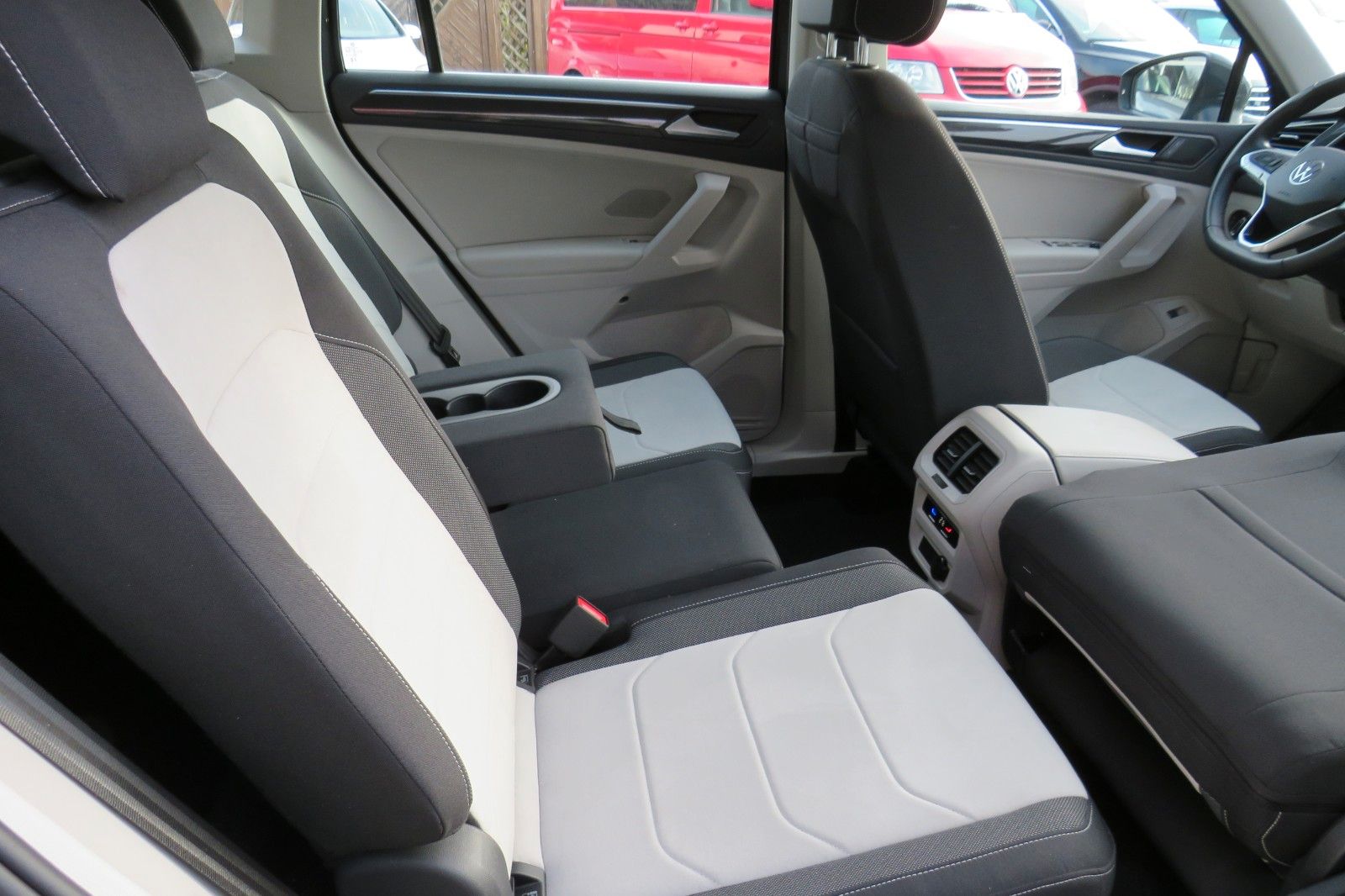 Fahrzeugabbildung Volkswagen Tiguan TSI DSG ELEGANCE 19-ZOLL MATRIX 360` 1.HD