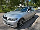 BMW 325i Limousine E90 Facelift PDC/Navi/S... - BMW 325 in Hamburg