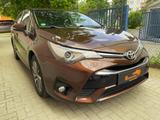 Toyota Avensis Touring Sports Business Edition - Toyota Avensis mit Diesel-Antrieb: Kombi