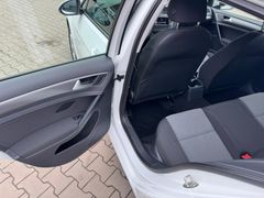 Fahrzeugabbildung Volkswagen Golf VII Lim. Trendline BMT Klima Einparkhilfe