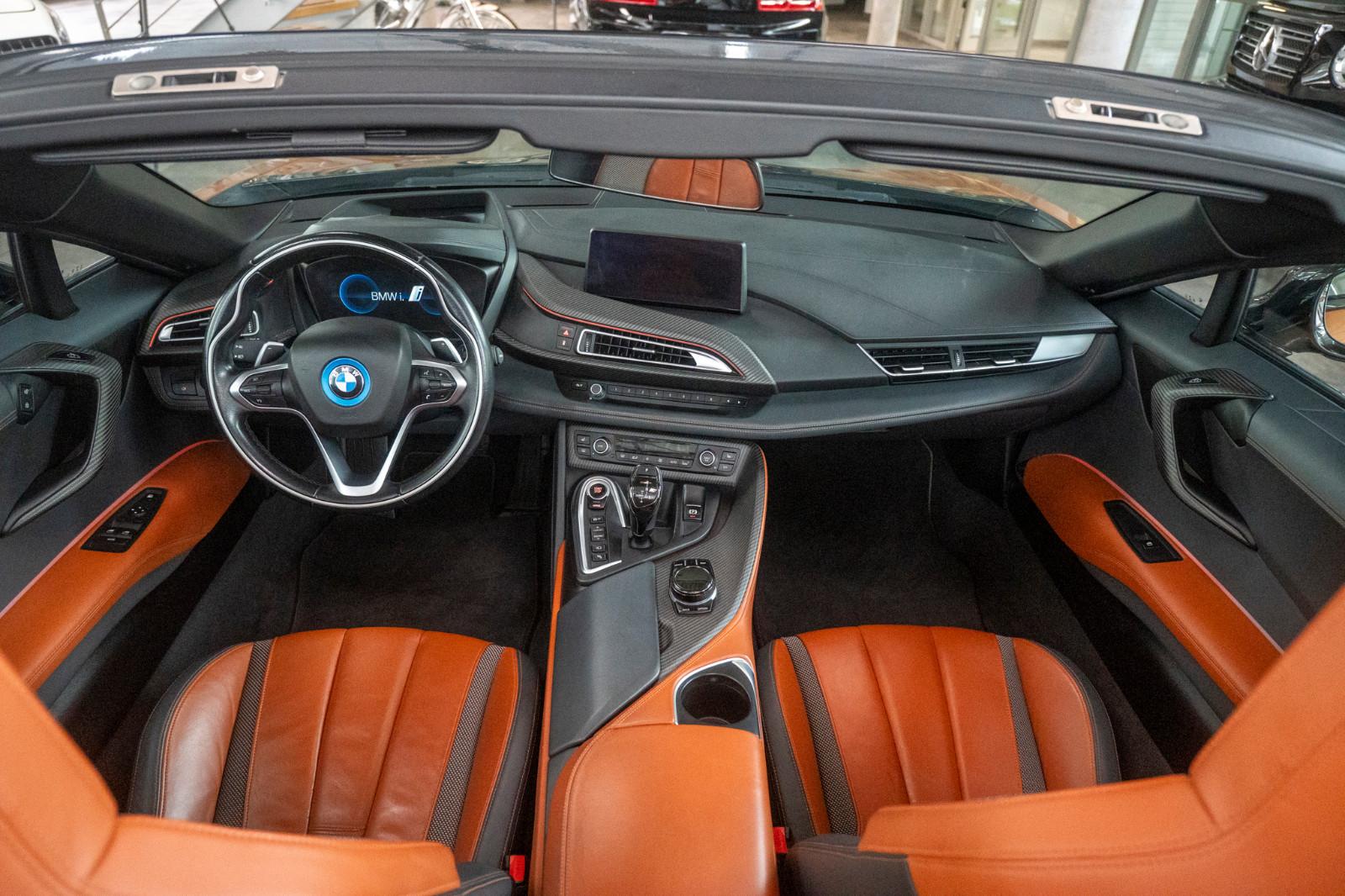 BMW i8 Roadster*HUD*H&K*LASER*CARBON
