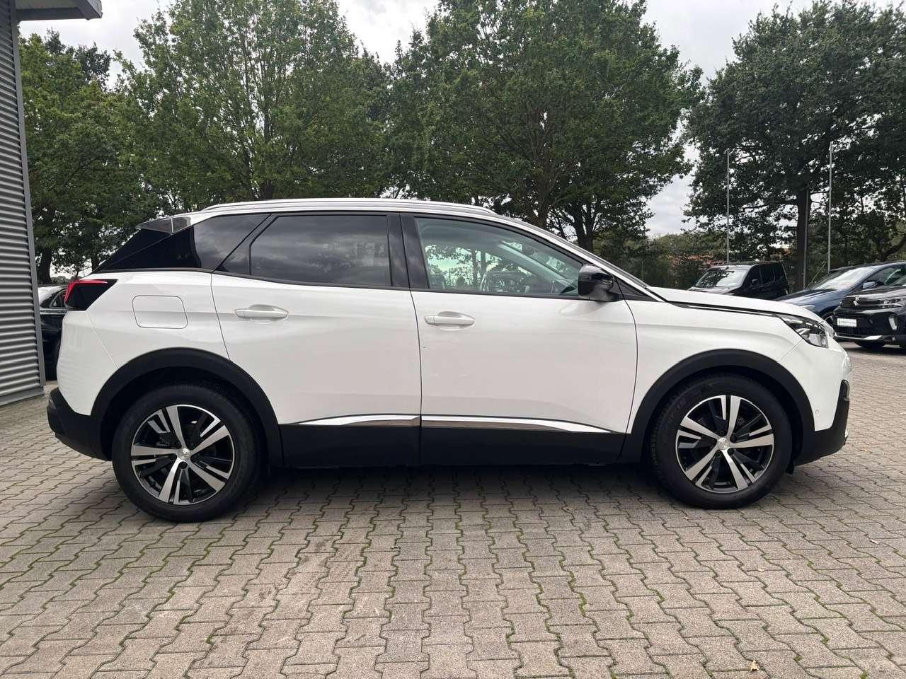 Peugeot 3008 1,2 / e-THP / PureTech / Automatik /  Allur