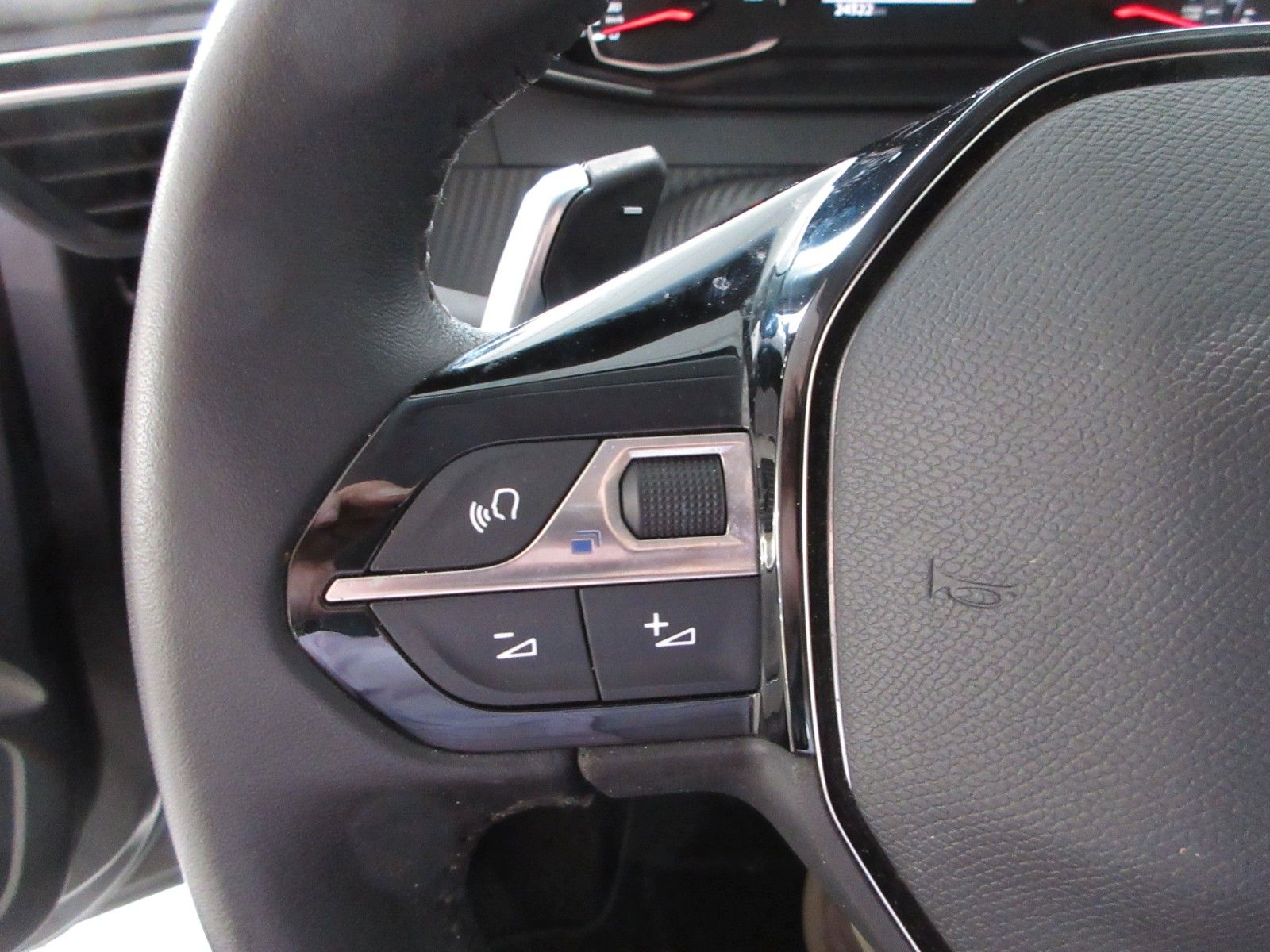 Fahrzeugabbildung Peugeot 208 Active Pack 1.2T LED/NAVI/PDC/TEMPOMAT