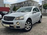 Mercedes-Benz ML 350 AMG-Optic 4MATIC Automatik*Leder* - Mercedes-Benz ML 350 in Frankfurt (Main)