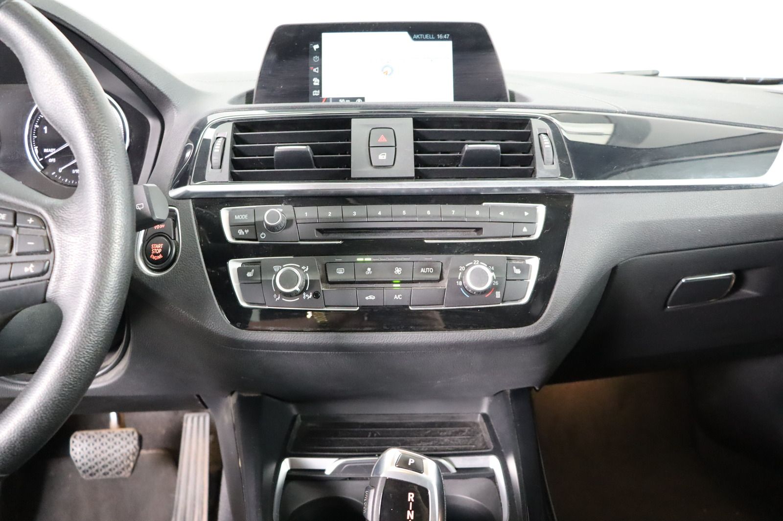 Fahrzeugabbildung BMW 125 i * LED * Keyless * Navi * Sitzhzg. * PDC