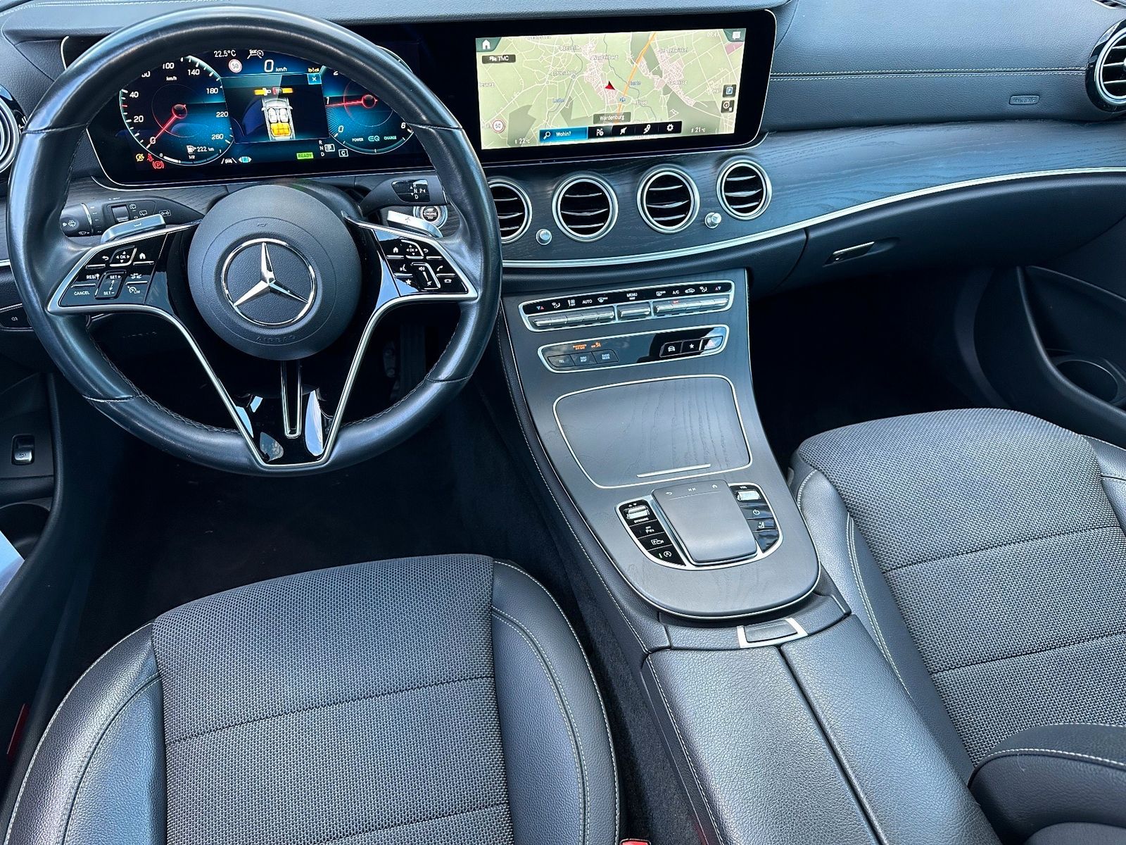 Fahrzeugabbildung Mercedes-Benz E 220 d T Avantgarde NAV+LED+PANORAMA+DISTRONIC