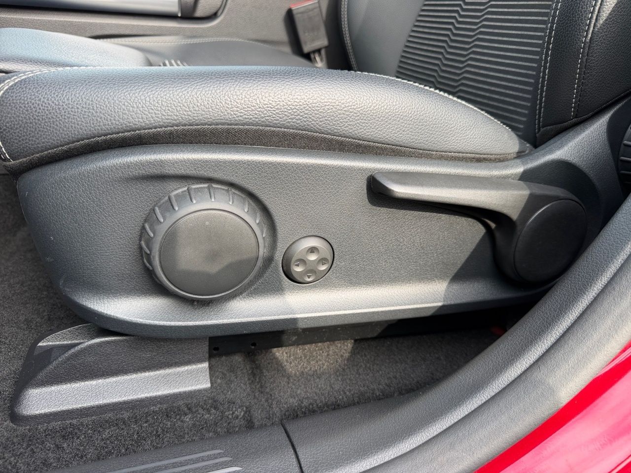 Fahrzeugabbildung Mercedes-Benz EQA 250 PROGRESSIVE+360+AMBIENTE+TOTWINKEL+SHZ