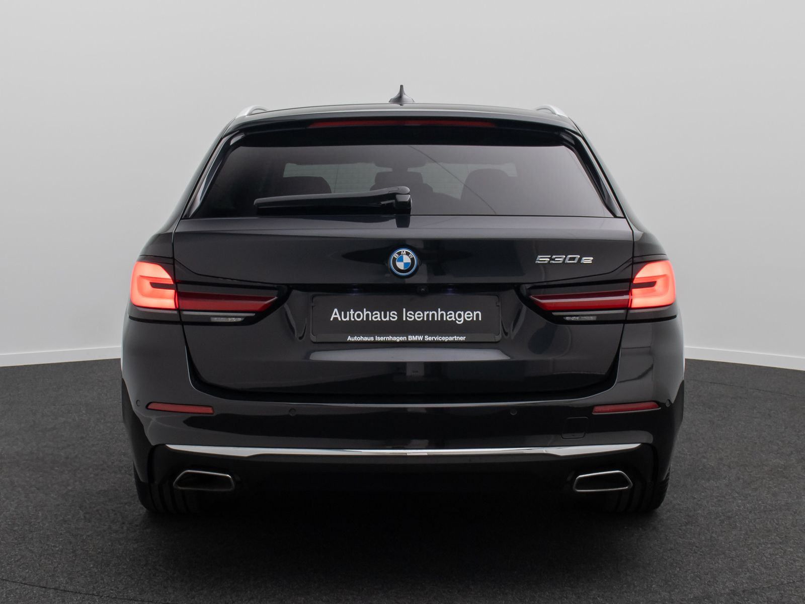 Fahrzeugabbildung BMW 530e Luxury Line Laser HUD HiFi DAB Panorama 18"