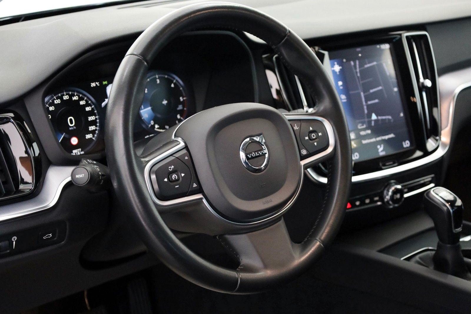 Fahrzeugabbildung Volvo V60 Kombi Momentum Pro T.Leder,Navi,LED,AppleCar