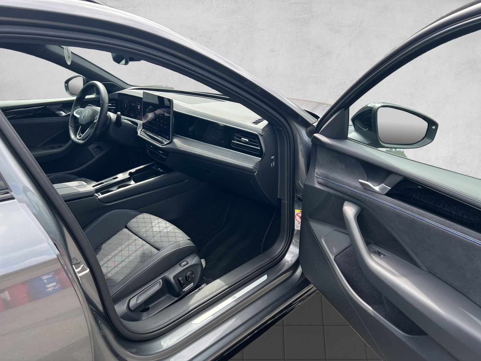 Passat R-Line 1,5 l eHybrid OPF 130 kW ( 177 PS)