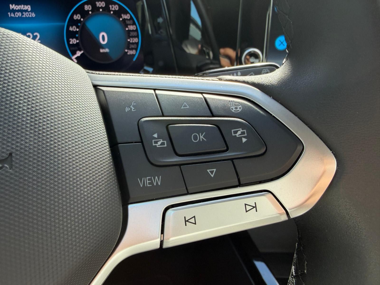 Fahrzeugabbildung Volkswagen Golf 2.0 TDI Style DSG >ALCANT+MEMO+LED+SHZ+ACC+