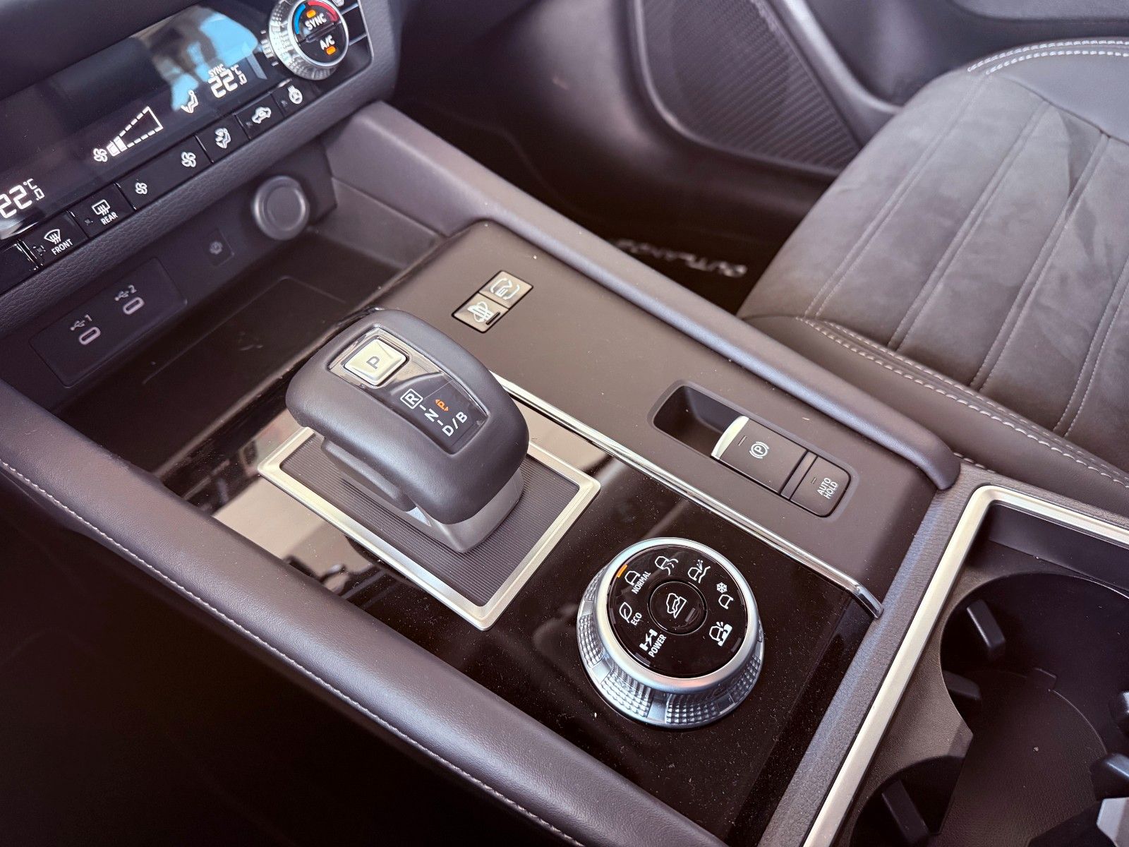 Fahrzeugabbildung Mitsubishi Outlander Intro Edi. PHEV 4WD LED AHK Kam 20"