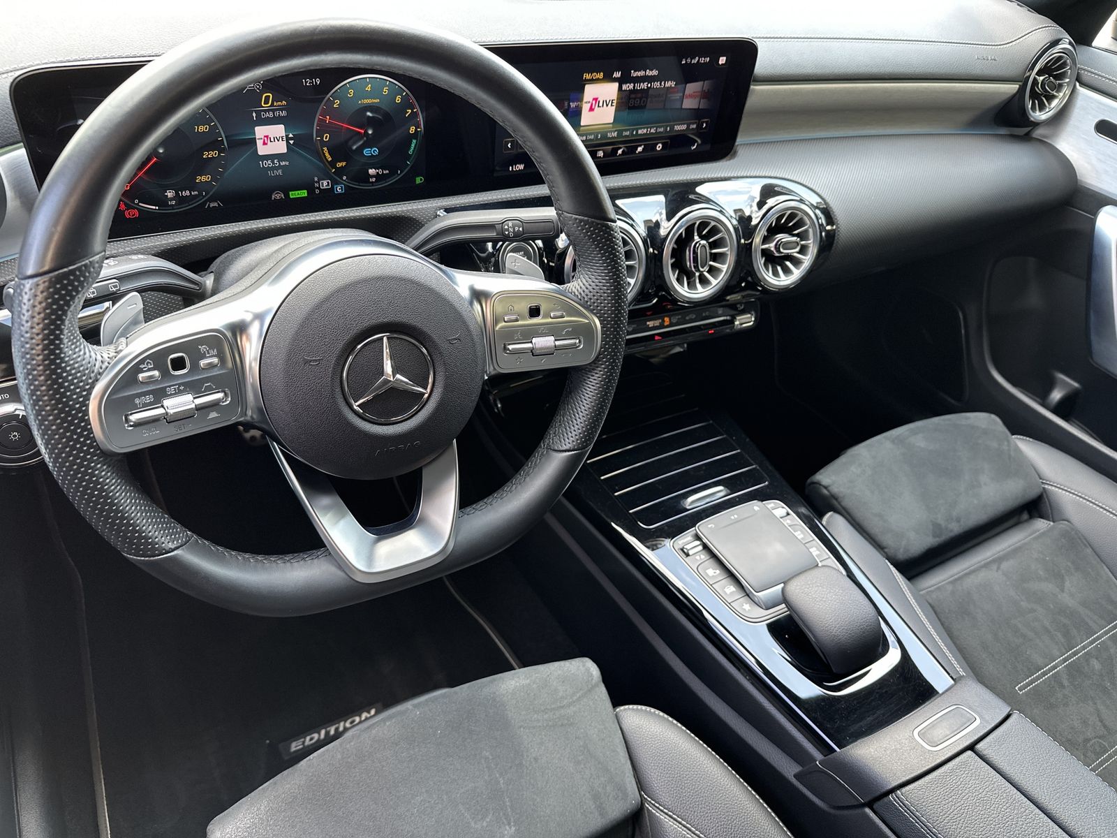 Fahrzeugabbildung Mercedes-Benz CLA 250e SB AMG-Line NAV+LED+PANO+BURMESTER+360°