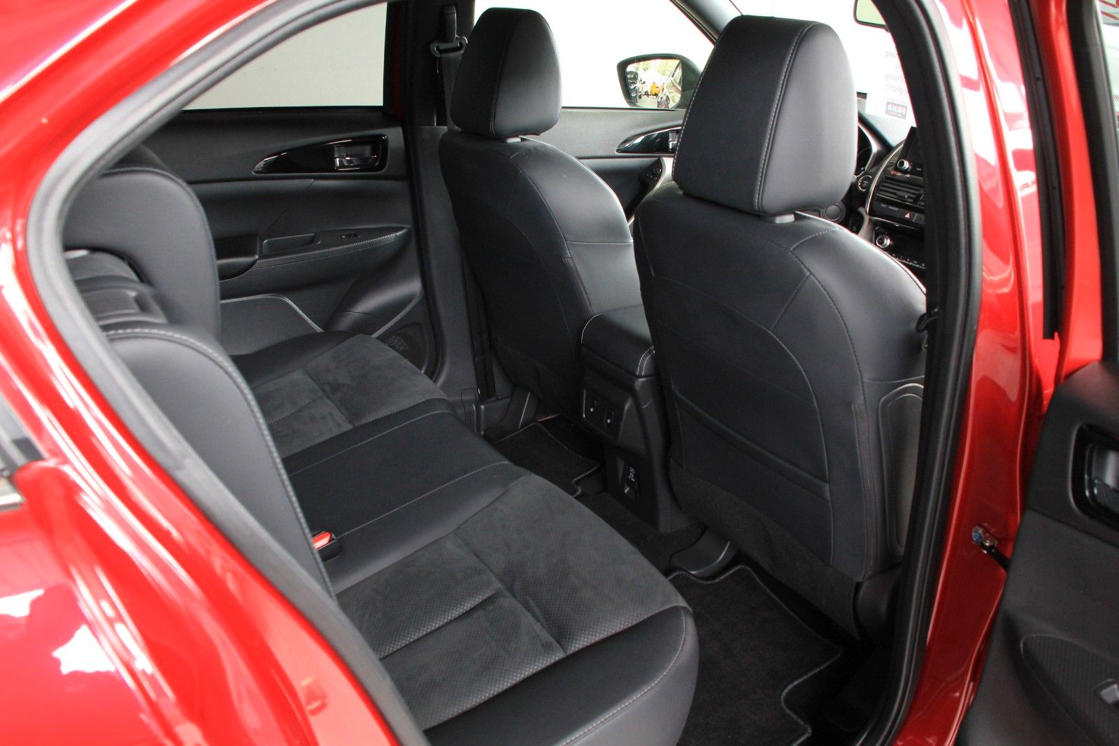 Fahrzeugabbildung Mitsubishi Eclipse Cross Select PHEV 4WD