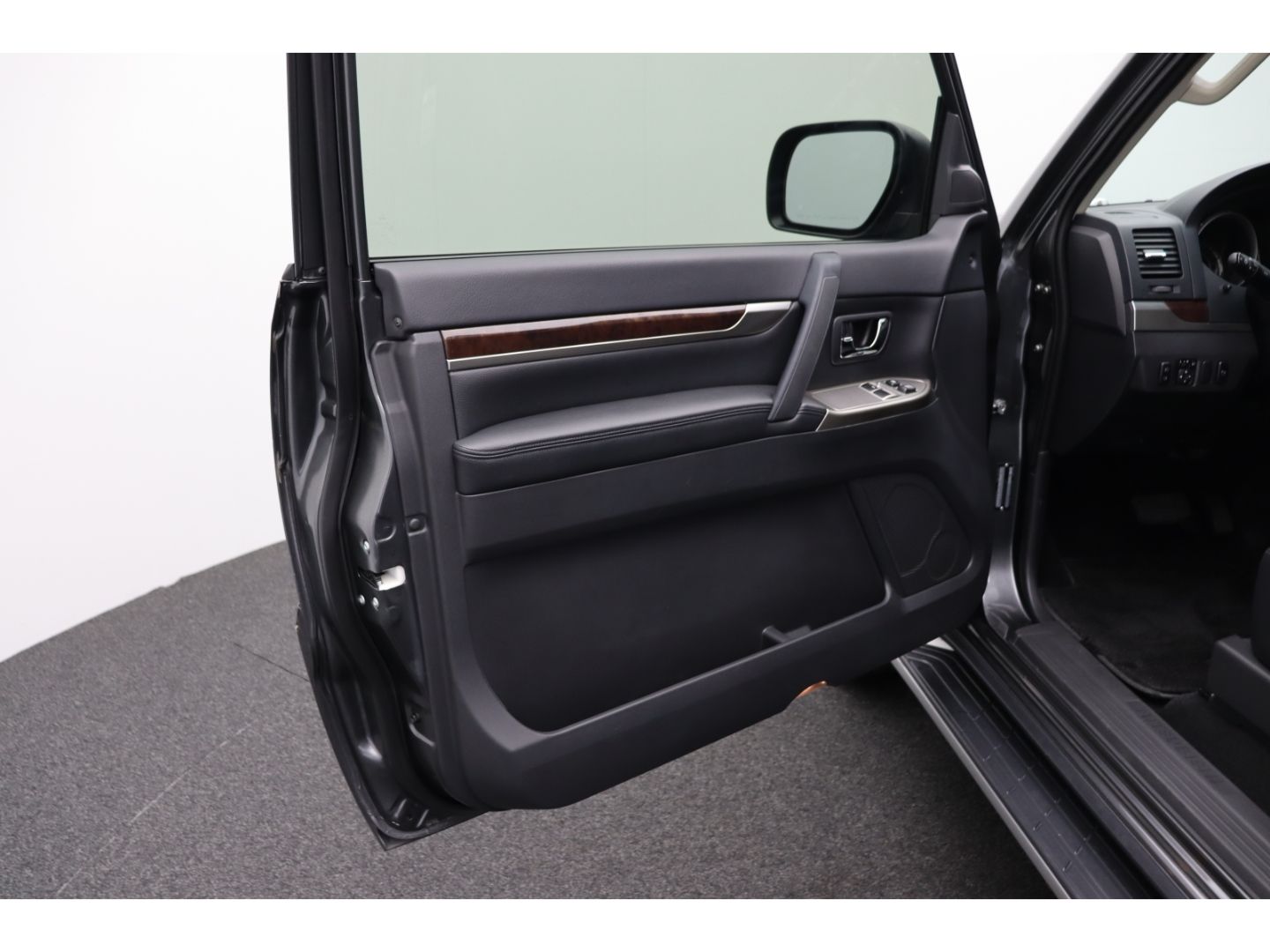 Fahrzeugabbildung Mitsubishi Pajero GLS 3,8L 4WD AHK, AppleCP, Pano, Schiebed
