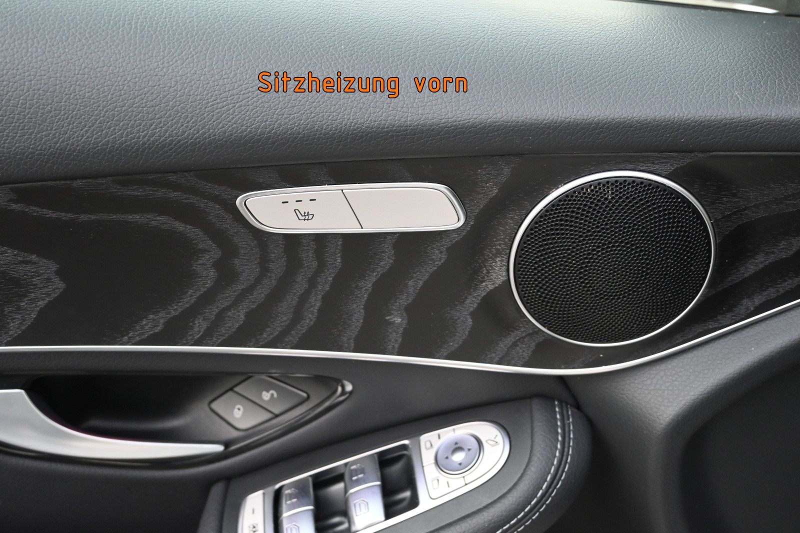 Fahrzeugabbildung Mercedes-Benz GLC 200 4MAT. AMG LINE °AHK°NIGHT-PAKET°BUSINESS