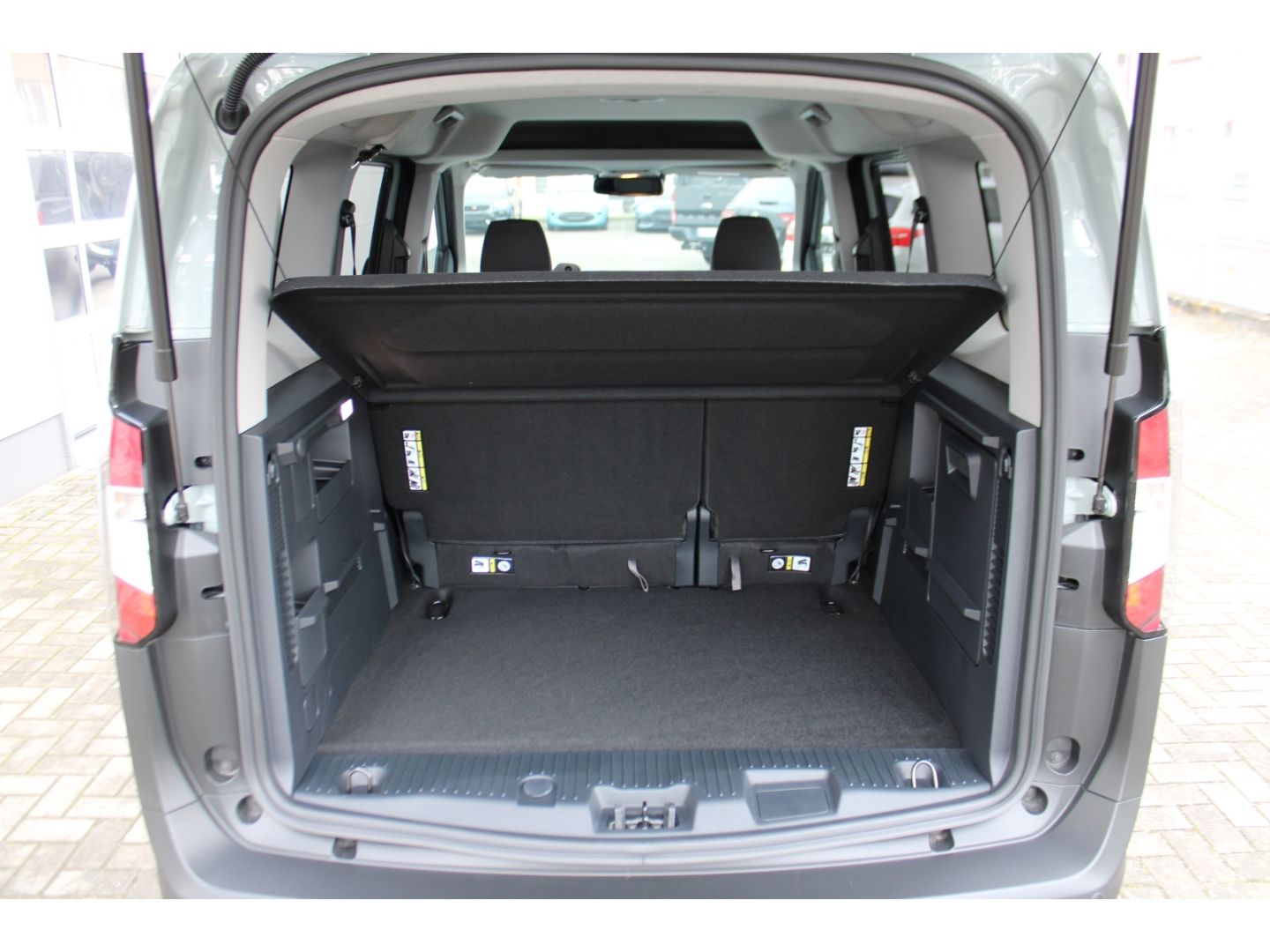 Fahrzeugabbildung Ford Tourneo Courier Active1,0 EcoBoost ACC Navi TWA