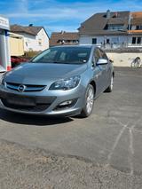 Opel Astra Active 1.4  Neu TÜV Fahrradträger - Opel Astra: Fahrradträger