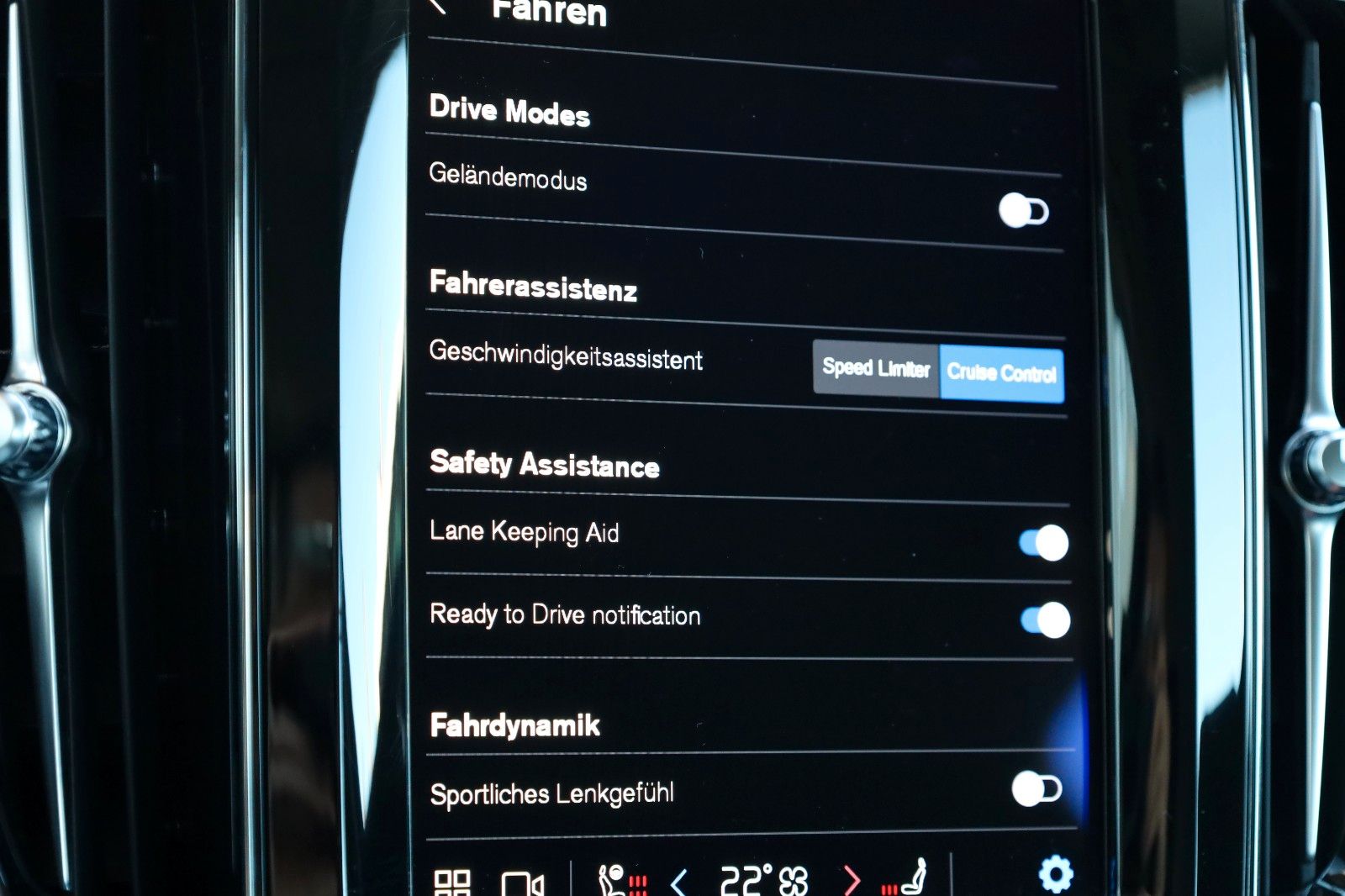 Fahrzeugabbildung Volvo XC60 Core B4 D,Navi,LED,4xSH,Kamera,Carplay,ACC