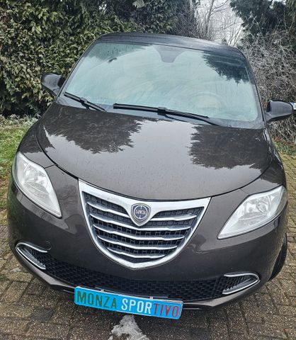 Lancia Ypsilon 0.9 Platinum,Automatik,Schiebedach,Kamer