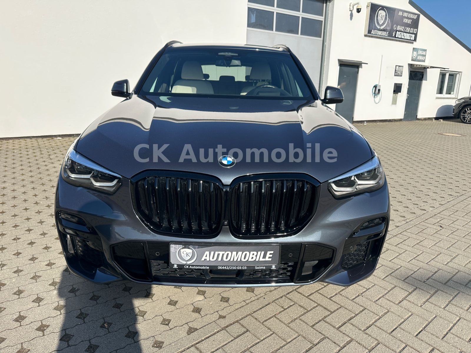 Fahrzeugabbildung BMW X5 xDrive 30d M-Sport/Navi/Head-Up/LED/22 Zoll