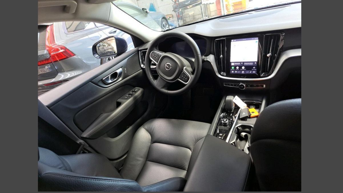 Volvo VOLVO V60 B4 Mild Hybrid Automatico Core imagem 2