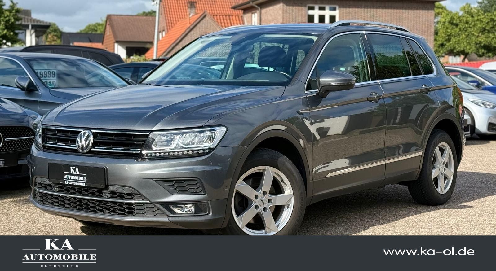 Volkswagen Tiguan - 1