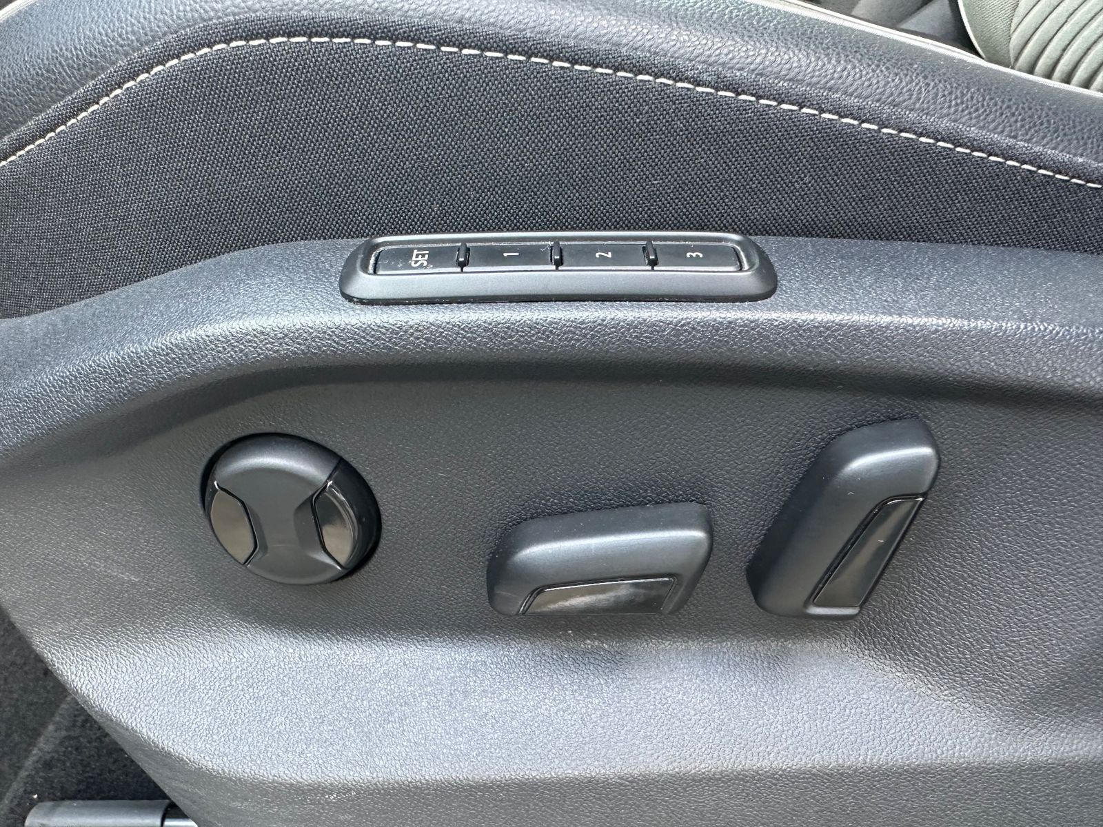 Fahrzeugabbildung SEAT Tarraco 1.4 e-Hybrid Xperience NAV+LED+PANO+AHK