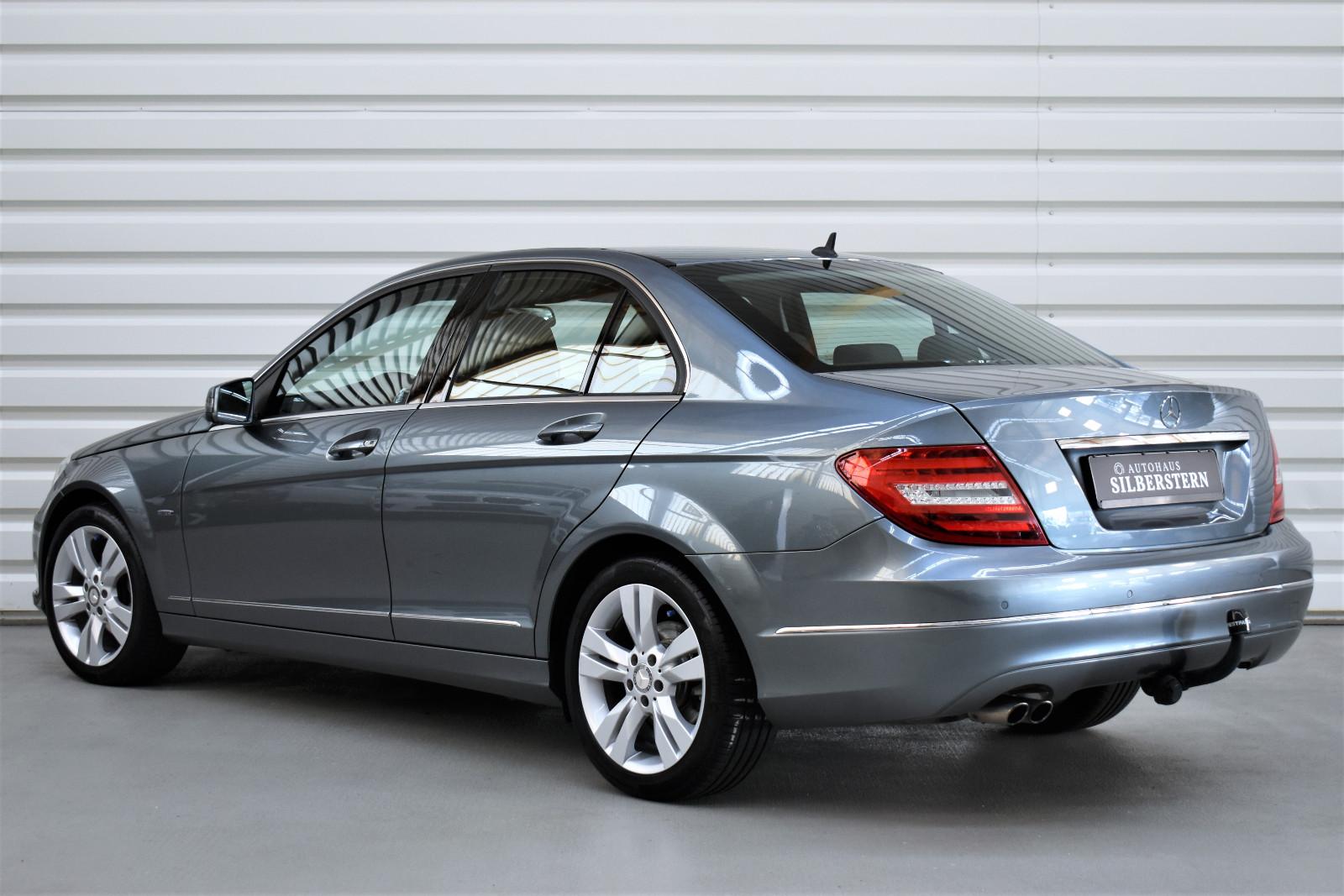 Mercedes-Benz C 180 CGI+Elegance+Automatik+Bi-Xenon+Navi+AHK