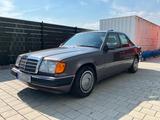 Mercedes-Benz Mercedes Benz 220E W124 - Mercedes-Benz 220: W124