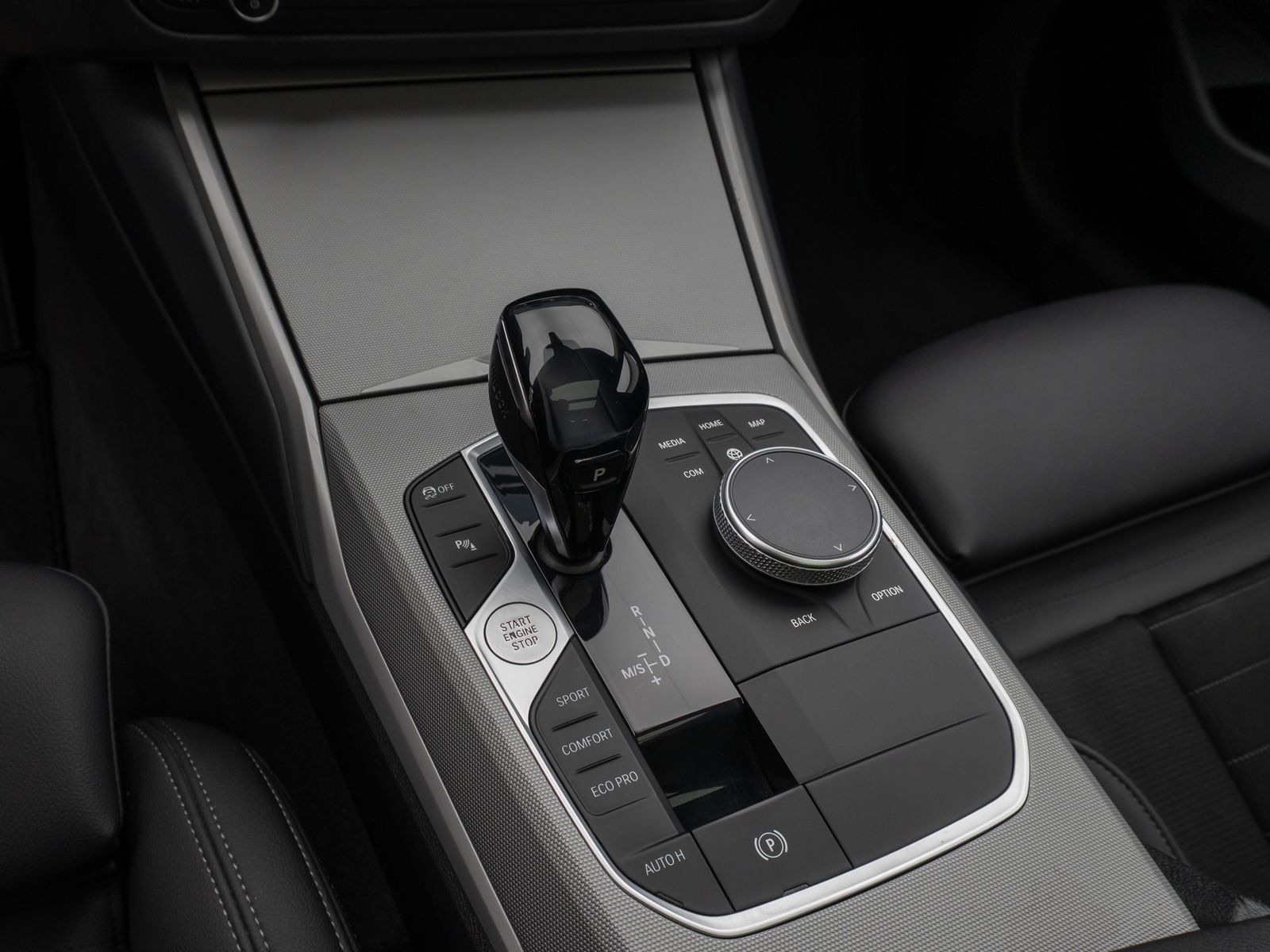Fahrzeugabbildung BMW 320d Panorama Laser PDC HUD HiFi Komfort Alarm