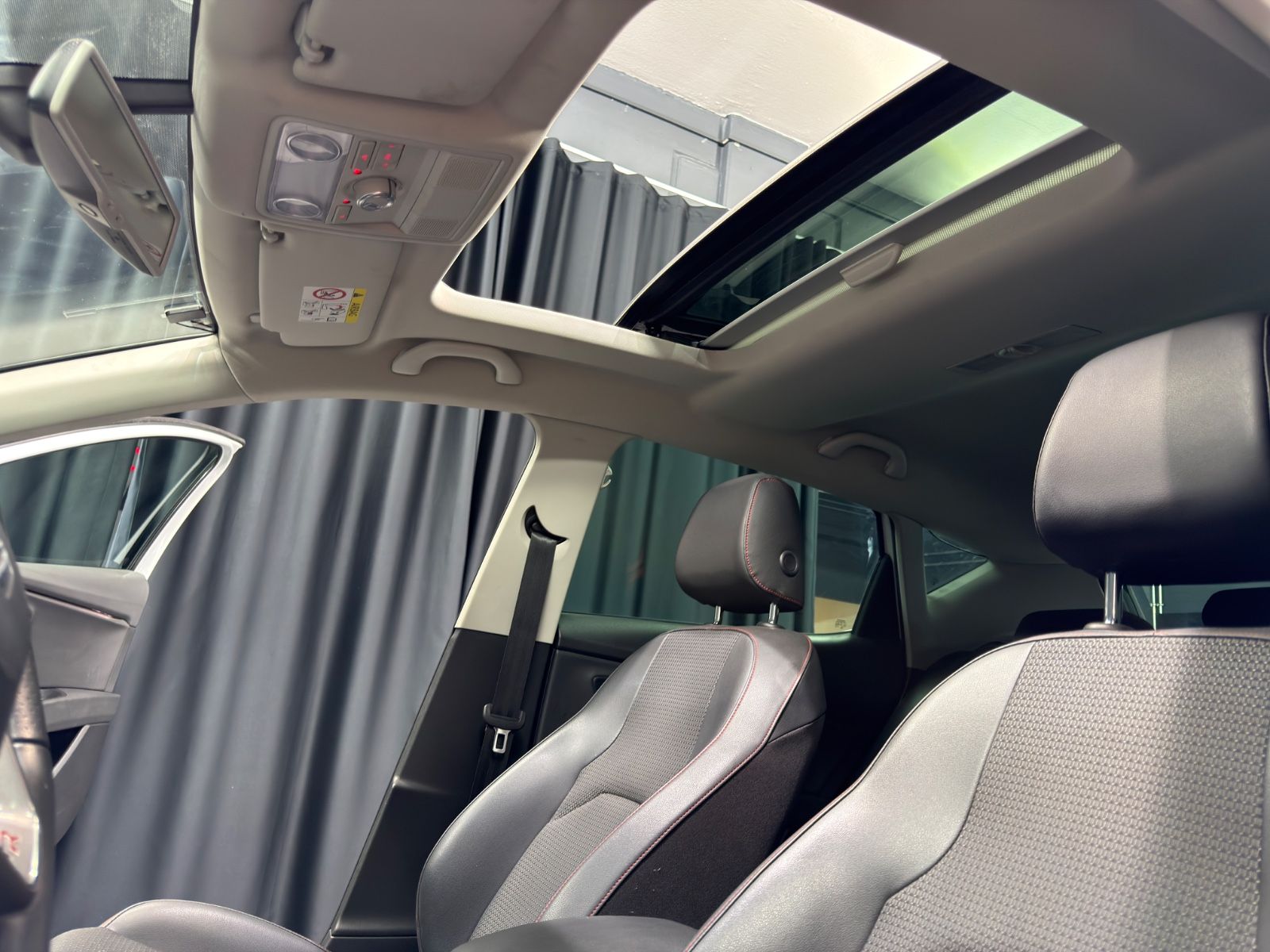 Fahrzeugabbildung SEAT Leon FR|NAVI|LED|PANORAMA|PDC|TÜV 03/28