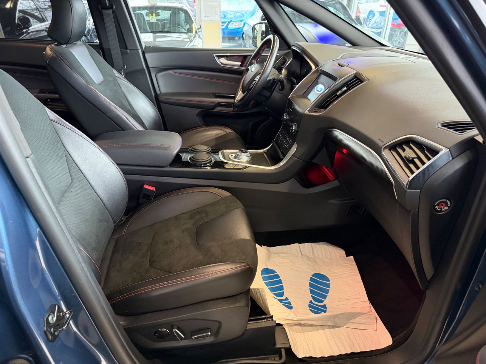 Fahrzeugabbildung Ford S-Max ST-Line *Pano* 7 Sitzer
