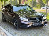 Mercedes-Benz E200 T CGI/AMG-PAKET/DISTR+/ILS/NIGHT PAKET - Mercedes-Benz E 200 aus 2015