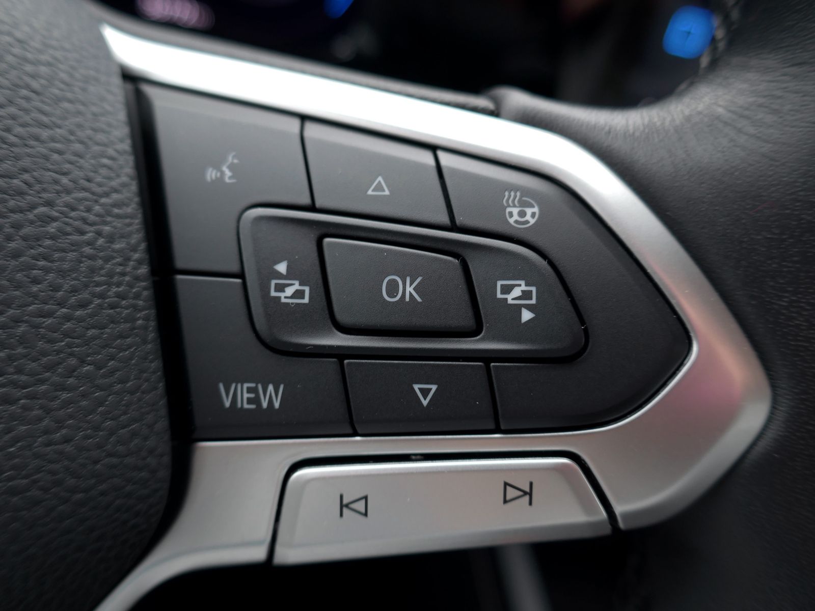 Fahrzeugabbildung Volkswagen Golf VIII Active 1.5 TSI | LED AHK RFK ACC Navi