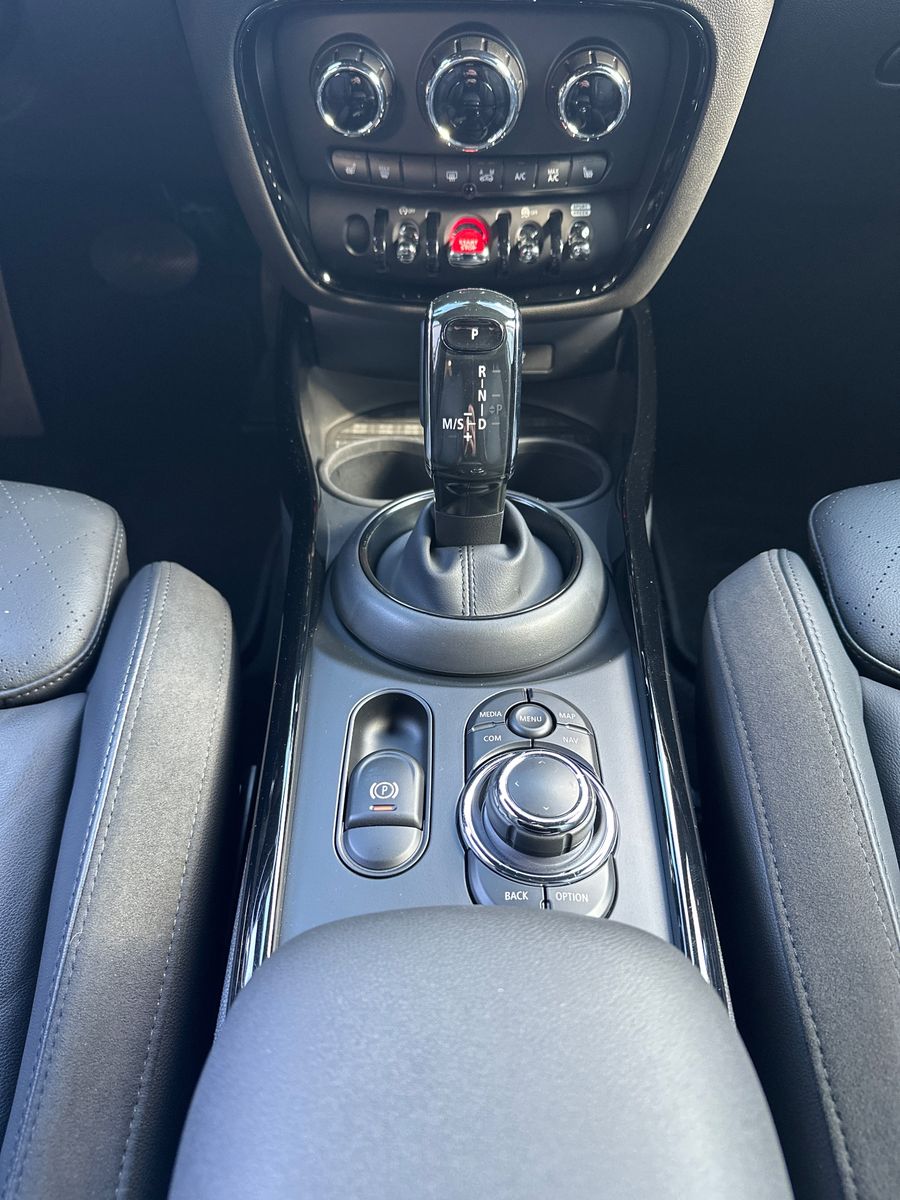 Fahrzeugabbildung MINI Cooper S Clubman Aut. Classic Black NAV+LED+KAM