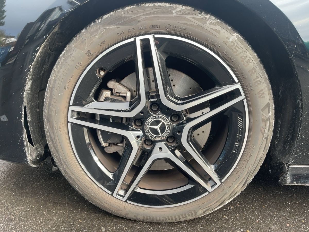 Fahrzeugabbildung Mercedes-Benz CLA 200 d Shooting Brake AMG/Night/360°/AHK