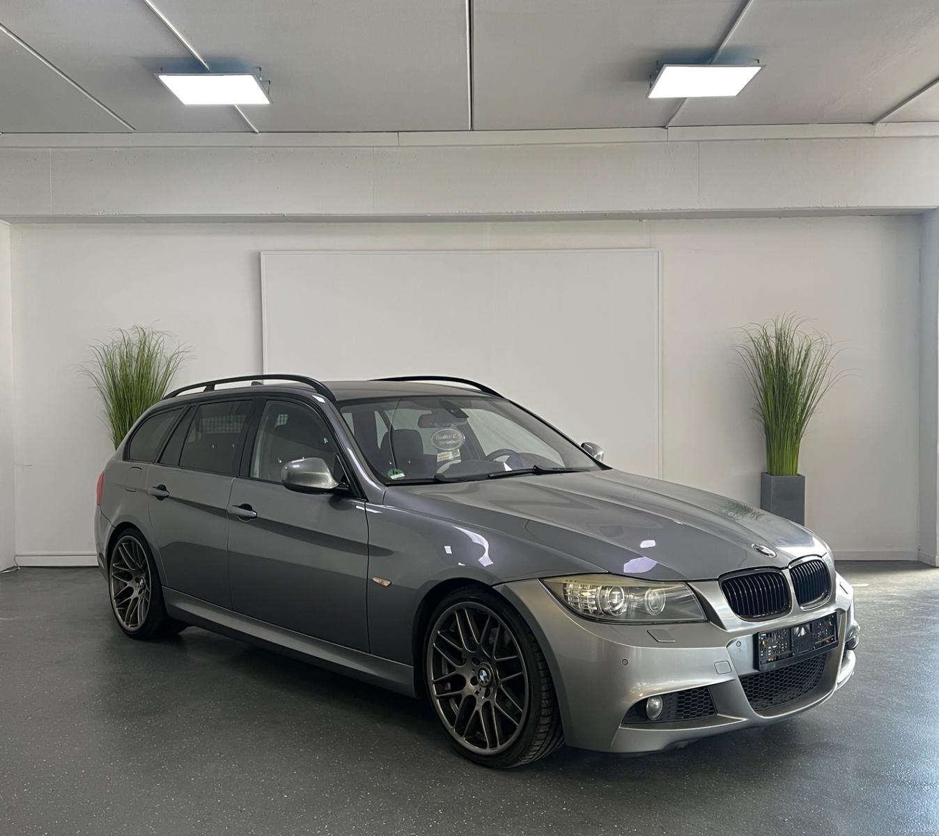 BMW 325i E91 Touring M-Paket Automatik*Ahk*Navi*TÜV