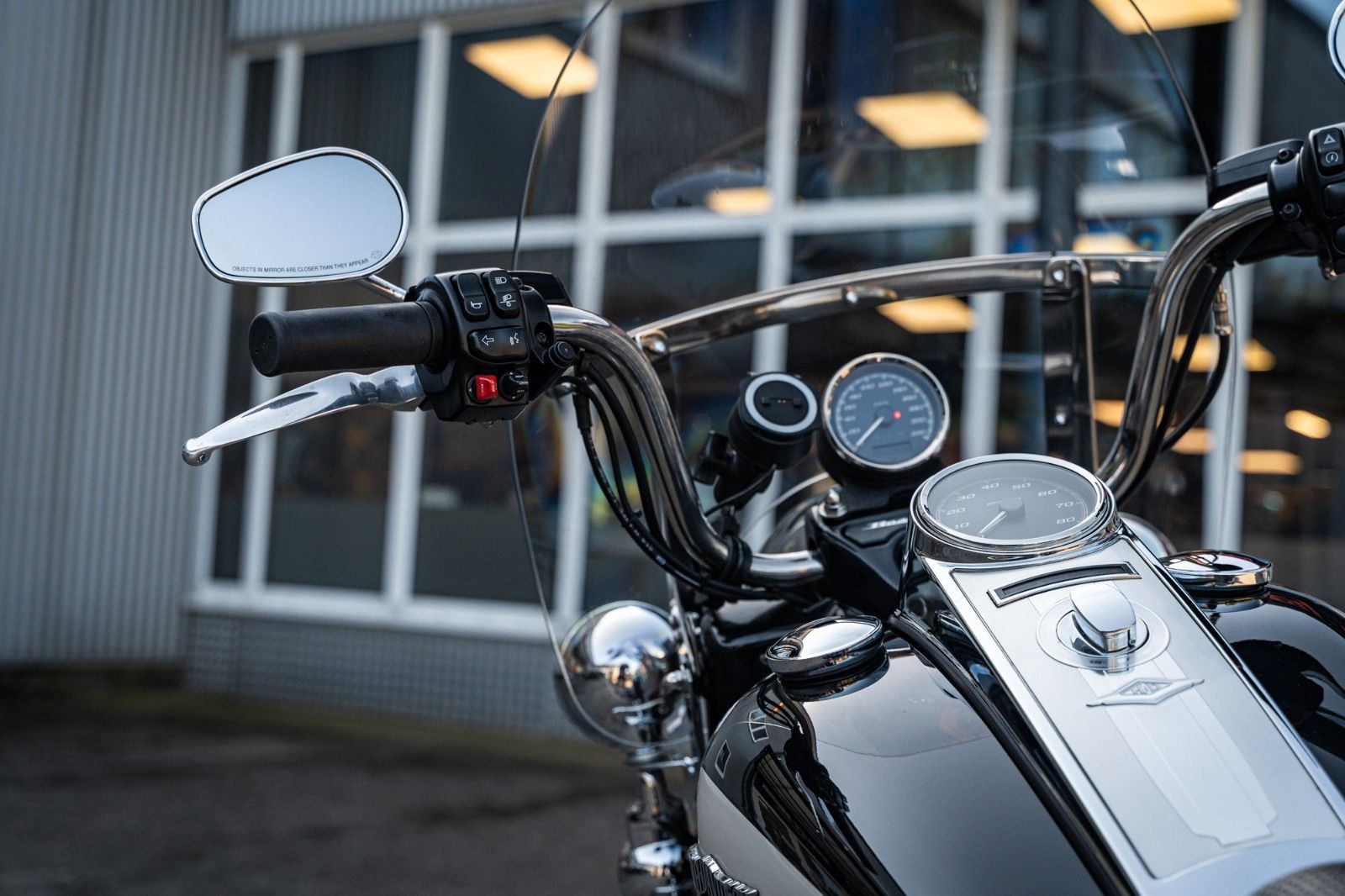 Fahrzeugabbildung Harley-Davidson ROAD KING POLICE FLHP TOURING - JEKILL&HYDE