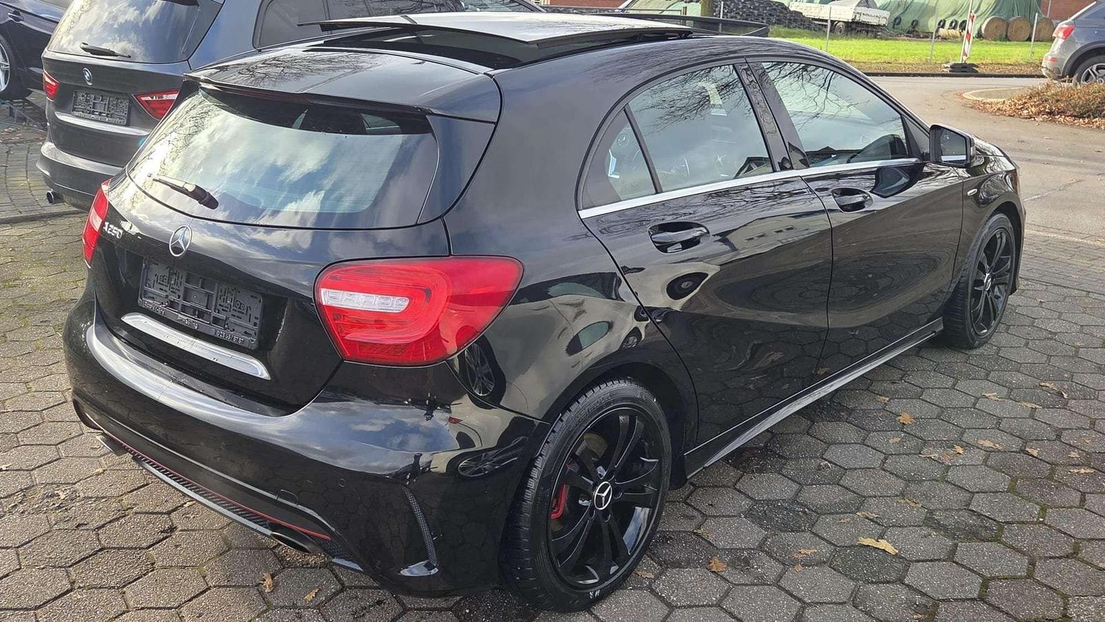 Mercedes-Benz A 250 A 250 Sport AUT Panorama DISTRONIC LEDER